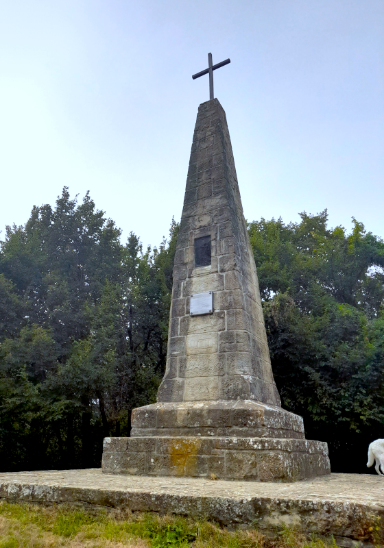 Il cippo del monte Fuso, eretto per consacrare la cima alla Madonna dell'Alpe
