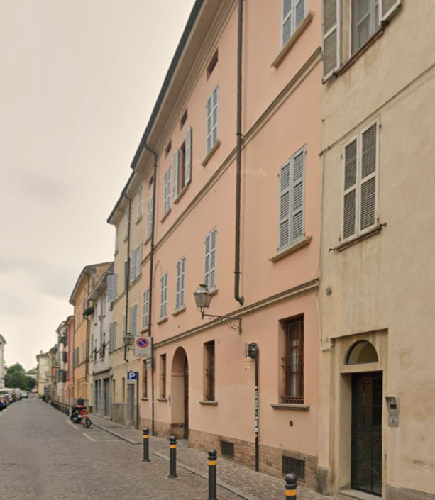 La casa in borgo delle Colonne che fu sede della scuola La Salle nel difficile passaggio fra Ducato di Parma e Regno d'Italia