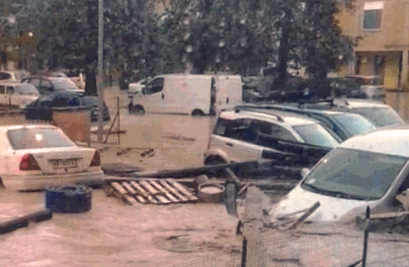 Auto travolte dall'esondazione del Baganza nel quartiere Montanara