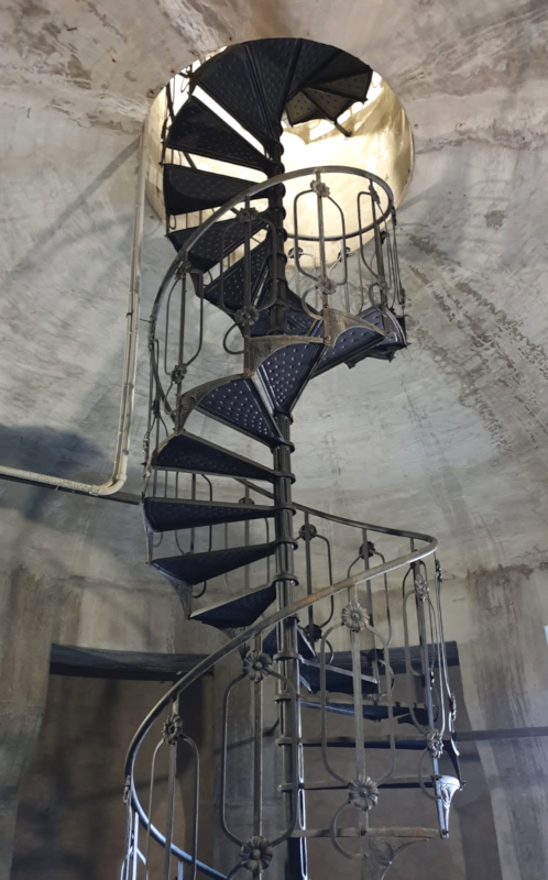 Scala interna alla torre idrica dell'acquedotto di Parma