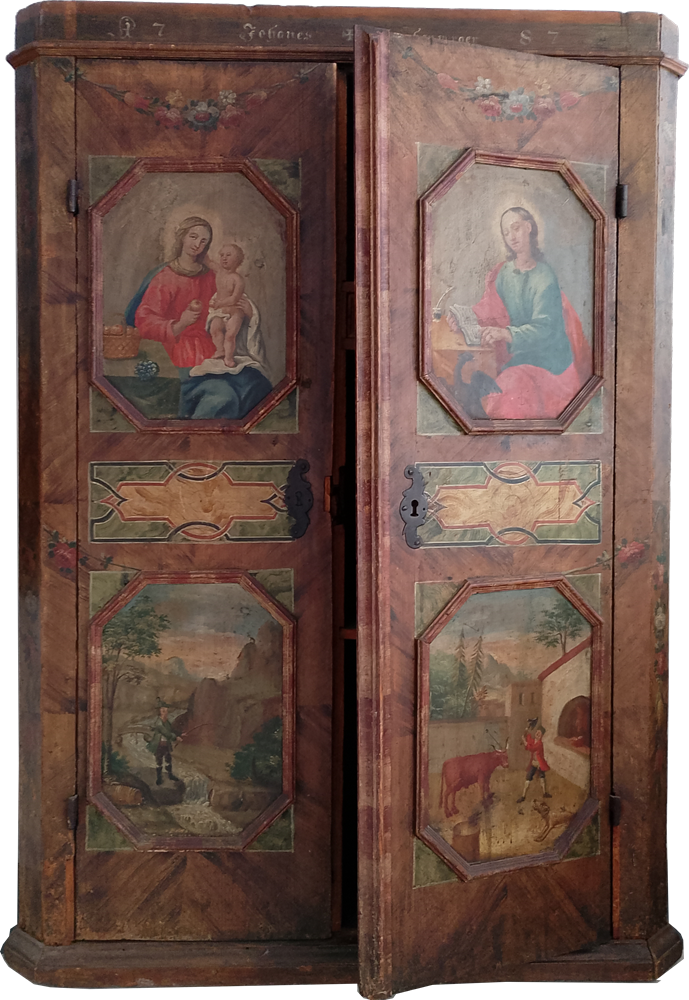 Esempio di mobile decorato cn figure, come erano in uso nel Medioevo e in Epoca moderna, Museo delle civiltà di Roma, collezione Arti e Tradizioni Popolari Italiane